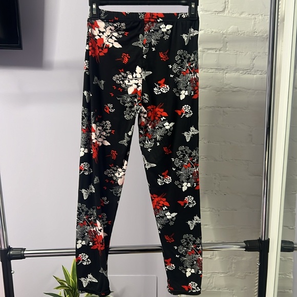 Flower/Butterfly leggings - Picture 2 of 3